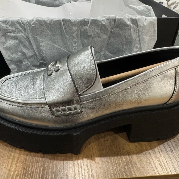 Coach Leah Silver Loafers - Size 8 Womens - Picture 3 of 7